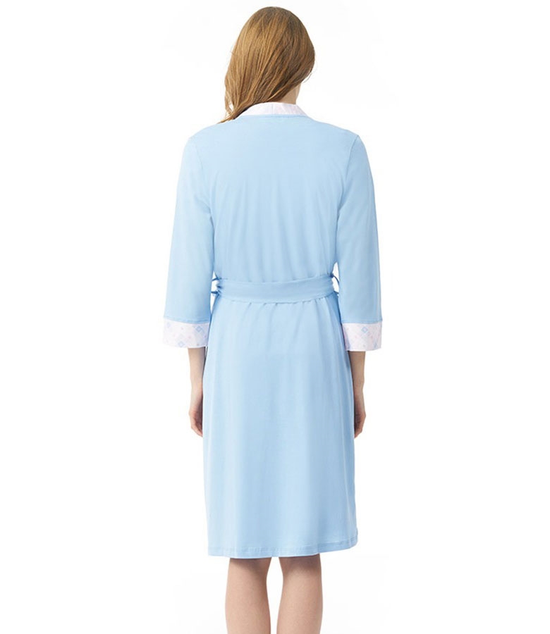 Woman 's Robe